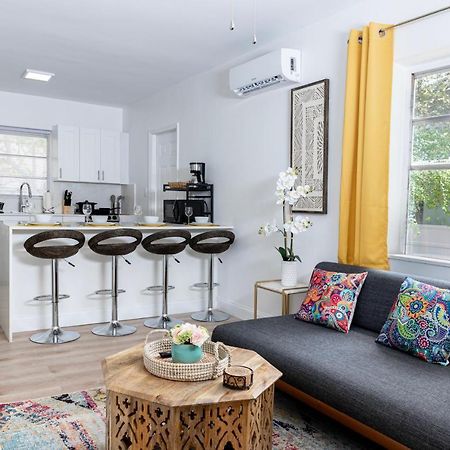 Beautiful Casita With King Bed And Private Patio Close To Calle 8, Mia Airport, Coral Gables ميامي المظهر الخارجي الصورة