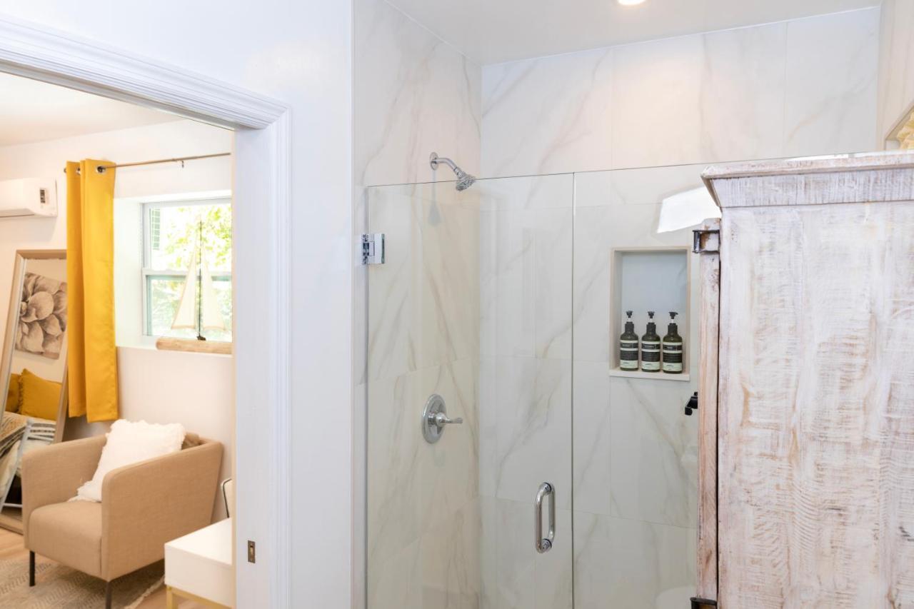 Beautiful Casita With King Bed And Private Patio Close To Calle 8, Mia Airport, Coral Gables ميامي المظهر الخارجي الصورة
