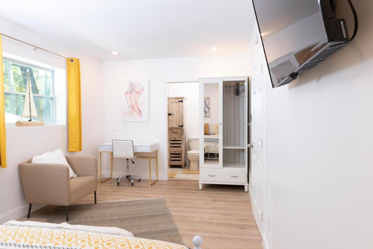 Beautiful Casita With King Bed And Private Patio Close To Calle 8, Mia Airport, Coral Gables ميامي المظهر الخارجي الصورة