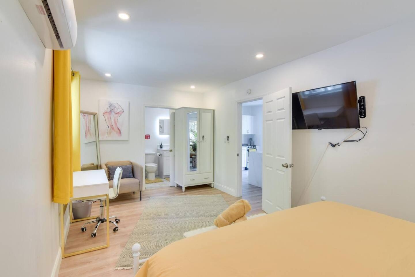 Beautiful Casita With King Bed And Private Patio Close To Calle 8, Mia Airport, Coral Gables ميامي المظهر الخارجي الصورة